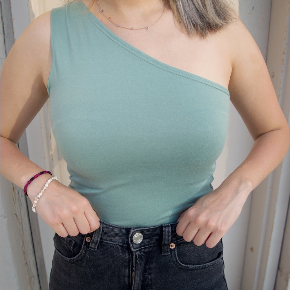 Top Chic One Shoulder Bodysuit